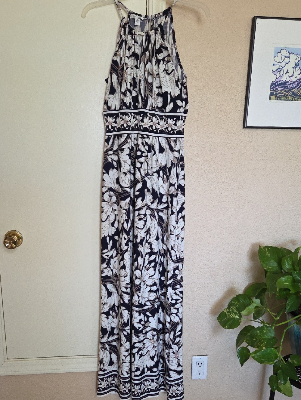 London Style Sleeveless Maxi Dress in Black, White and Taupe